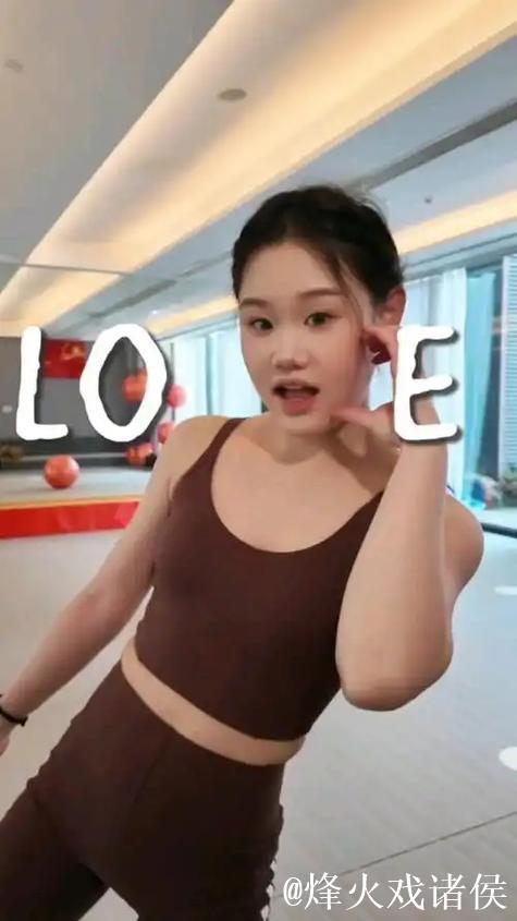 奥运被替代，和全红婵不和？张家齐直播带货，谁注意全红婵举动