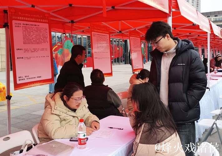 凝心聚力 实干笃行丨招聘会开到商圈里 各地多措并举稳岗扩岗